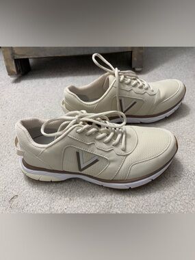 Vionic “Paige” sneakers